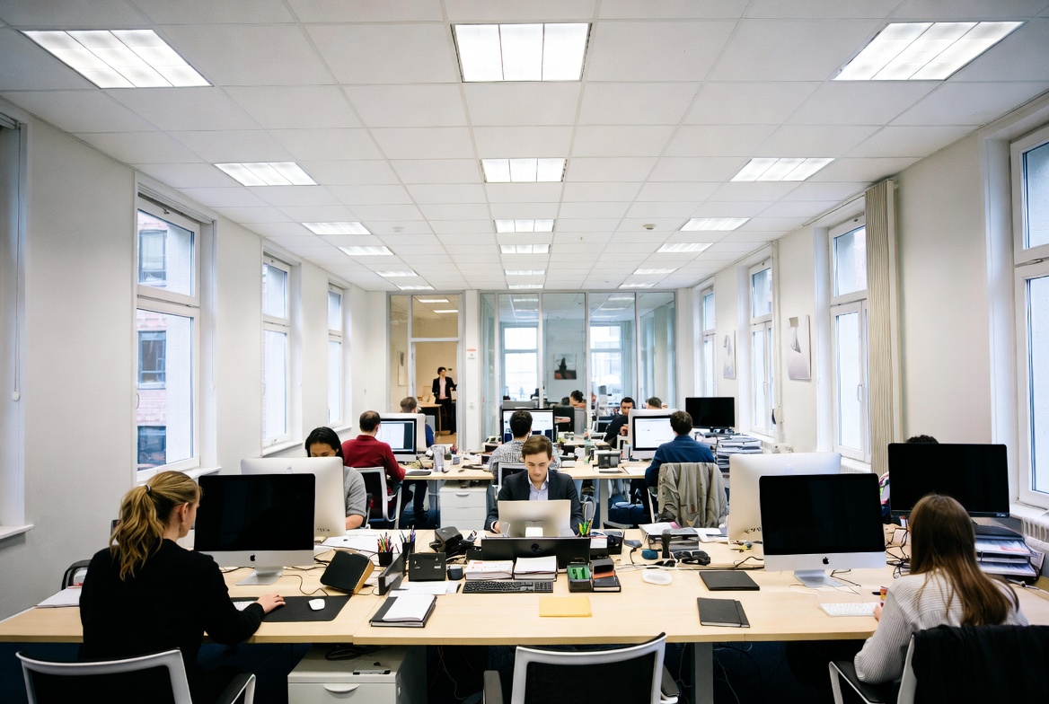 Proprietary Software Companies in the USA: Who Builds Closed-Source Tech